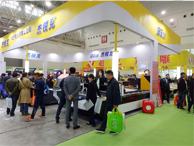 星空电子数控参加2018年武汉广告展